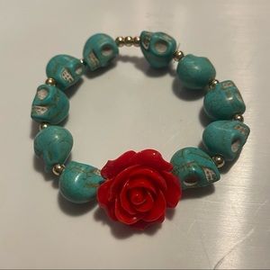 Turquoise color skull bracelet with rose